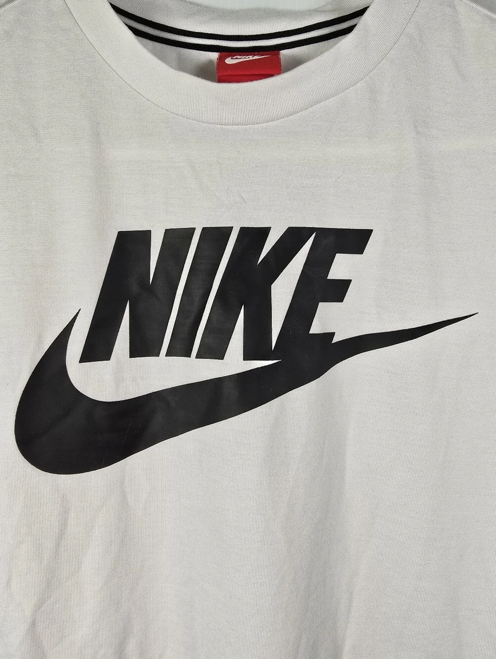 NWOT Nike Women's White Sportswear Essential Cropped Logo Tee Size Small